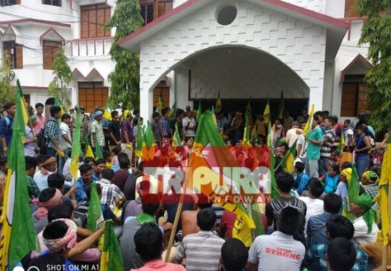 IPFTâ€™s anti-BJP unrest paralyze Development in Tripura, IPFTâ€™s hooligan acts continue  : IPFT gherao Killa BDO, locks from outside demanding resignation of BJP MLA Ramapada Jamatia from BAC Chairmanâ€™s Post